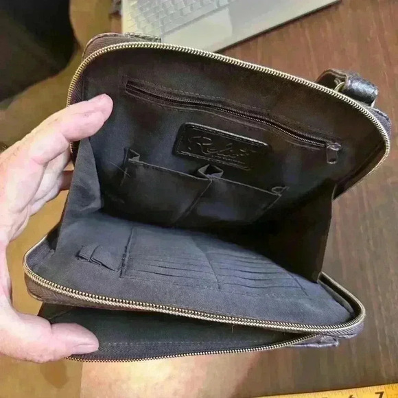 Relic Brown Cross Body Purse. Lots of Pockets. Adjustable Strap. - Picture 4 of 9